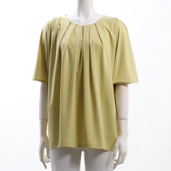 タックネックラインブラウス