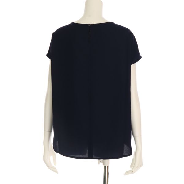 タックデザインハートネックブラウス