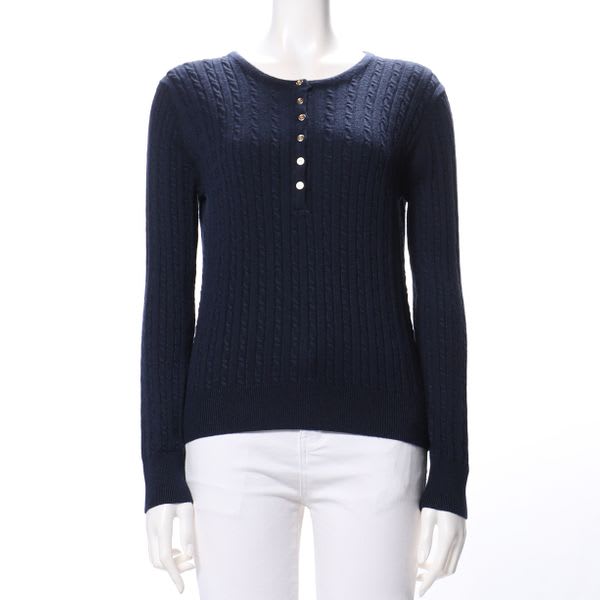 フロントボタン細ケーブル編みラウンドネックニット