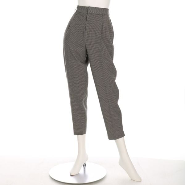 タック入りテーパードパンツ
