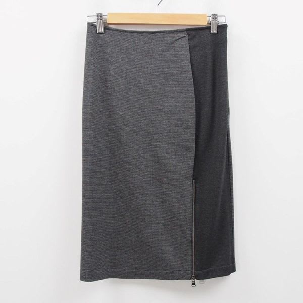 ジップ使いペンシルスカート