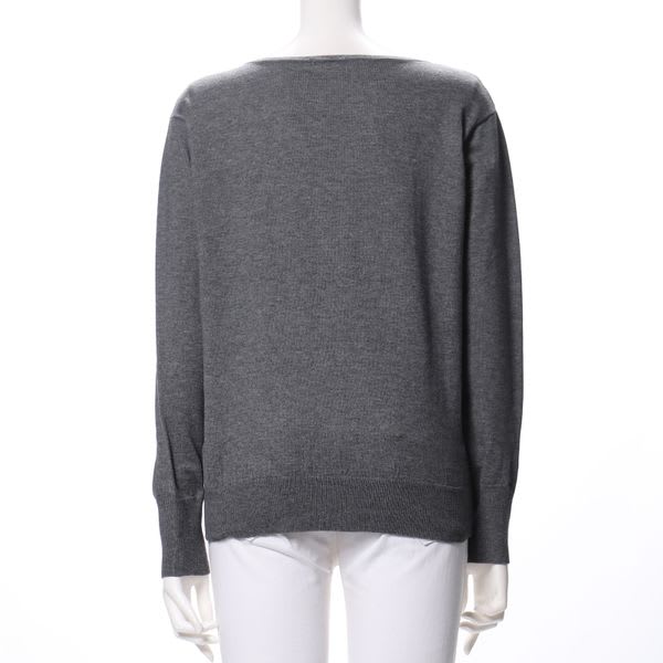 シンプルデザインVネックニット