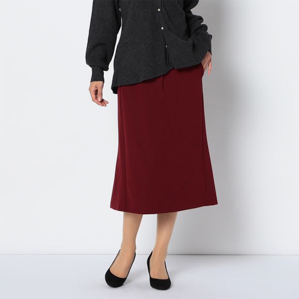 サイドスリットセミタイトスカート