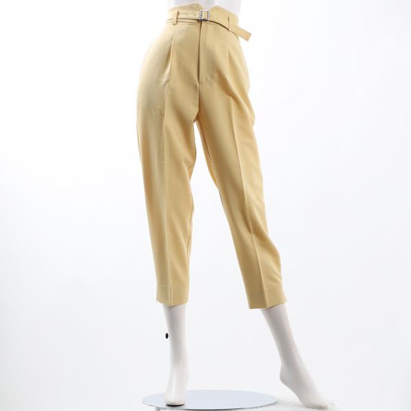 ウエストベルト付きタック入りテーパードパンツ