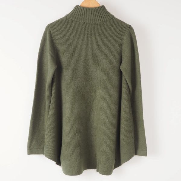 ボトルネックゆったりニット