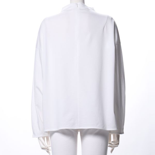 ハリ感のあるオフネックカットソー