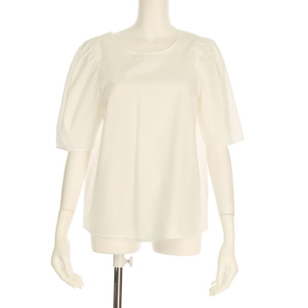 ふんわり袖バックボタンブラウス