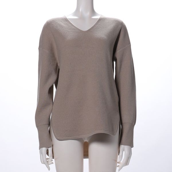 ゆったりシルエットVネックニット