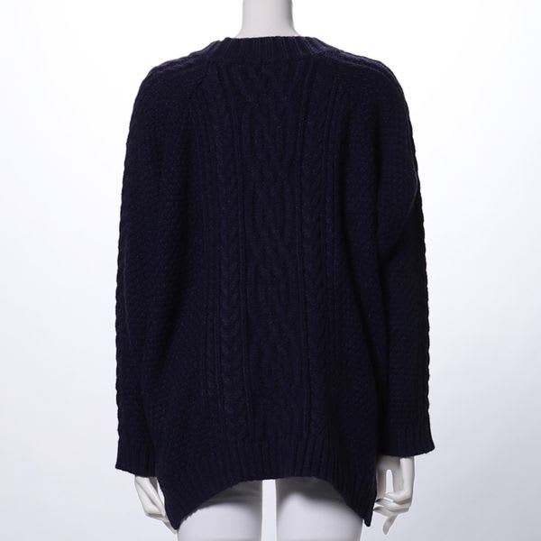 サイドスリット入りケーブルニット