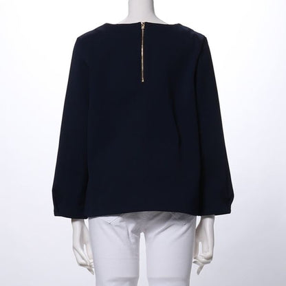 デコルテライン美人ラウンドネックブラウス