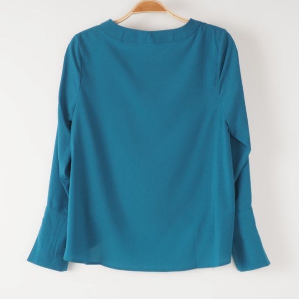 裾デザインスリットカフスブラウス