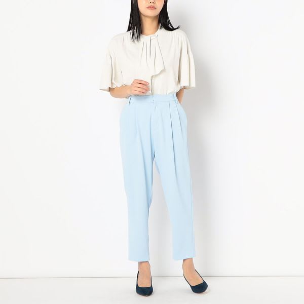 美脚タックテーパードパンツ