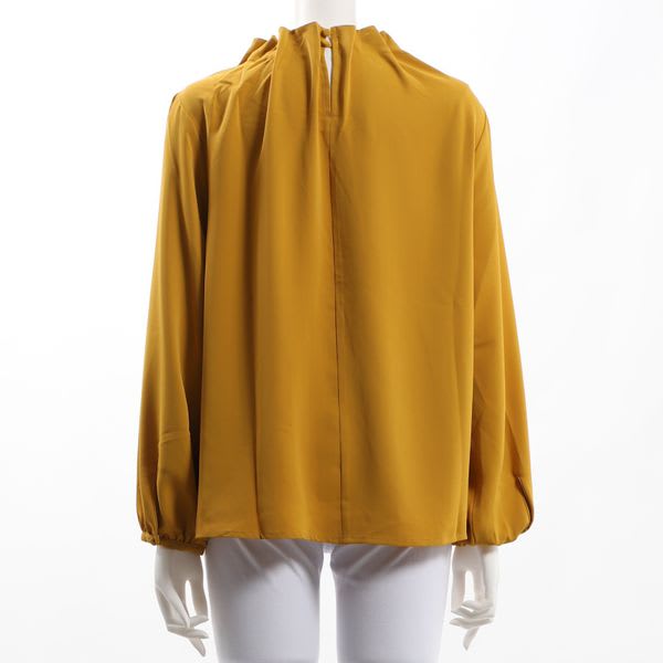 タックデザインネックブラウス