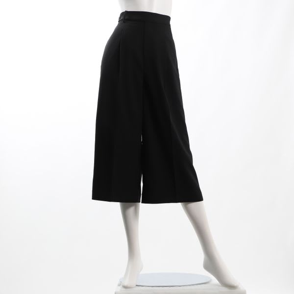 タック入りワイドパンツ