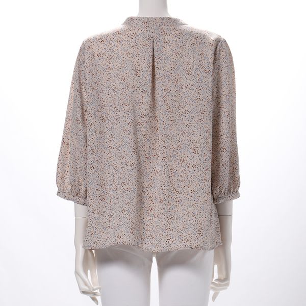 総柄ネックボタンブラウス