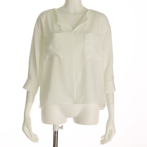 デコルテ魅せポケットブラウス