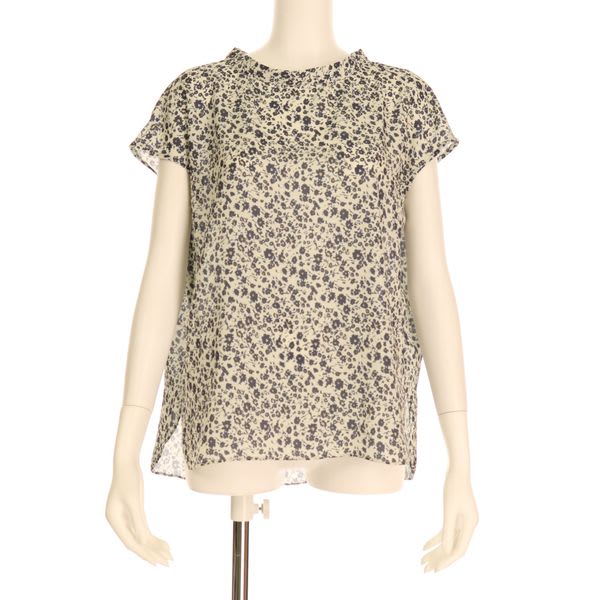 シックな小花柄ブラウス