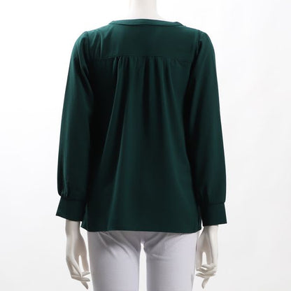 タック入りVネックブラウス