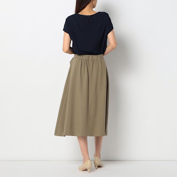 タックデザインハートネックブラウス