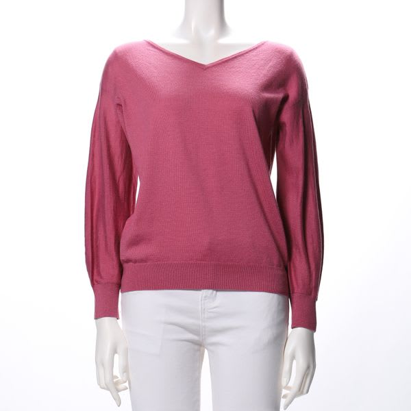 バックボタンデザインVネックニット