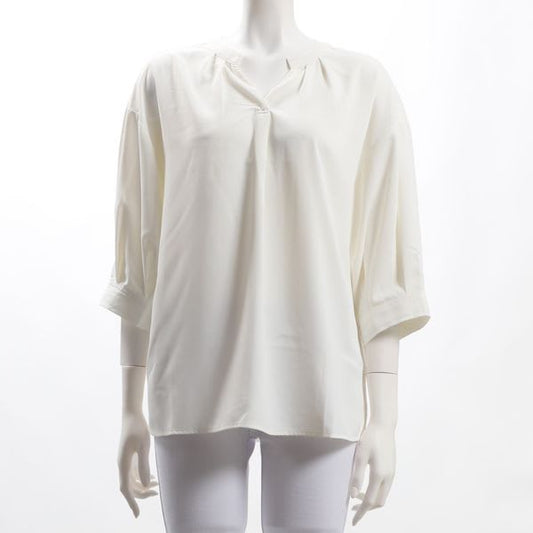 ネックラインタックオープンフロントネックブラウス