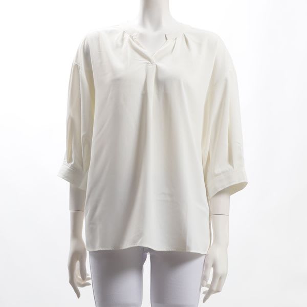 ネックラインタックオープンフロントネックブラウス