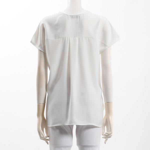 サイドスリット入りVネックブラウス