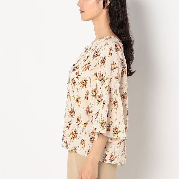 花柄バックボタンブラウス