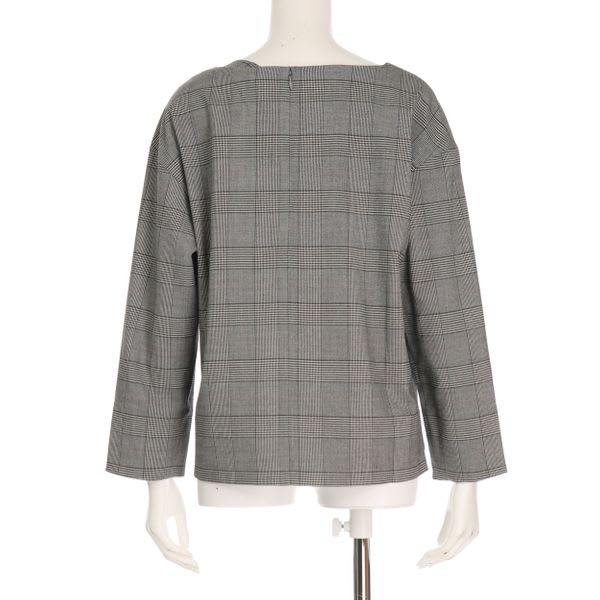 オープンフロントネックブラウス