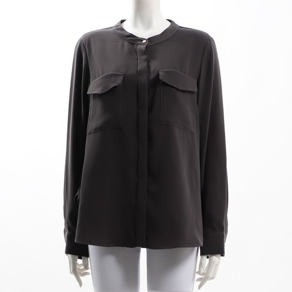 襟元ボタンエフラップポケットバンドカラーブラウス