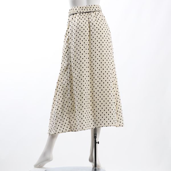 ビジュー付きバックボタンブラウス