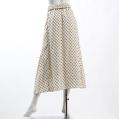 ビジュー付きバックボタンブラウス