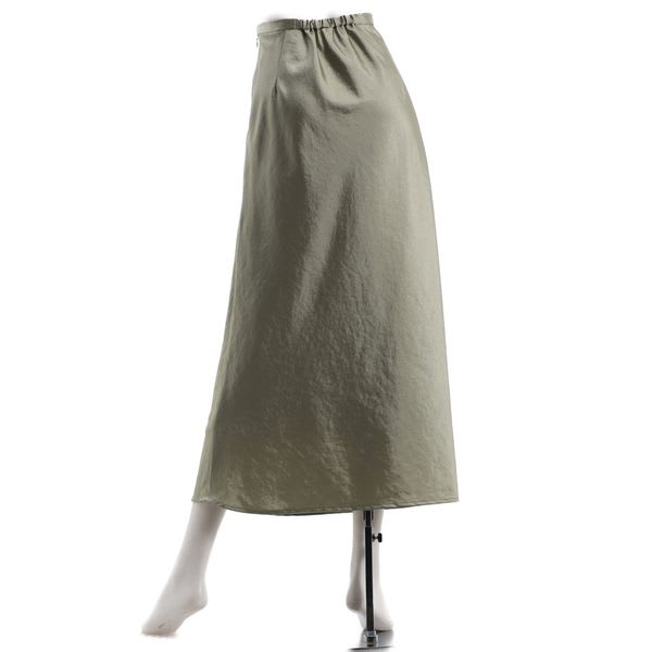 サテンナロースカート