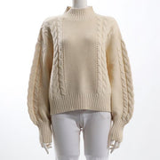 ケーブル編みハイネックニット