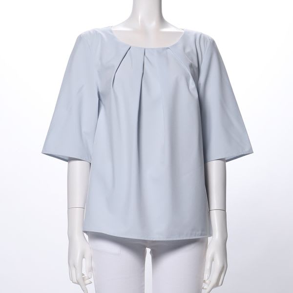 ネックラインタックブラウス