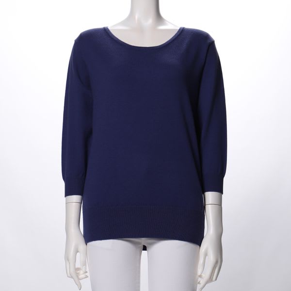 シンプルラウンドネックニット