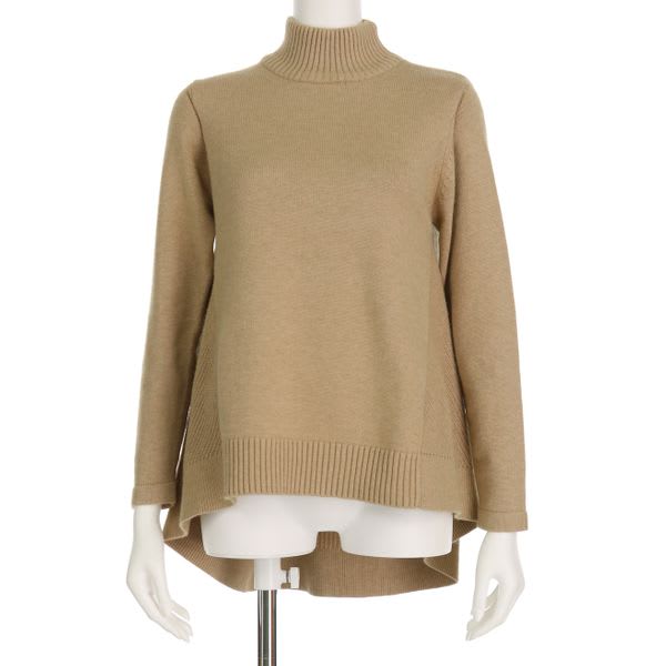 バックテールハイネックニット