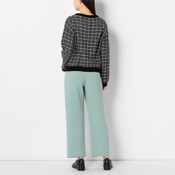 ドロップショルダーのツイードニット