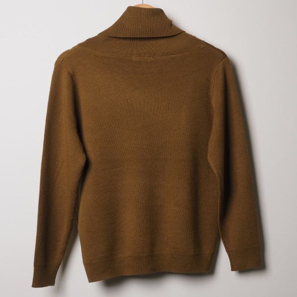 オフタートルニット