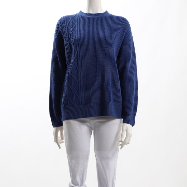 ケーブル編みデザインニット