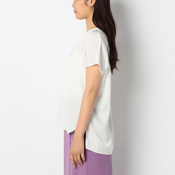 サイドスリット入りVネックブラウス