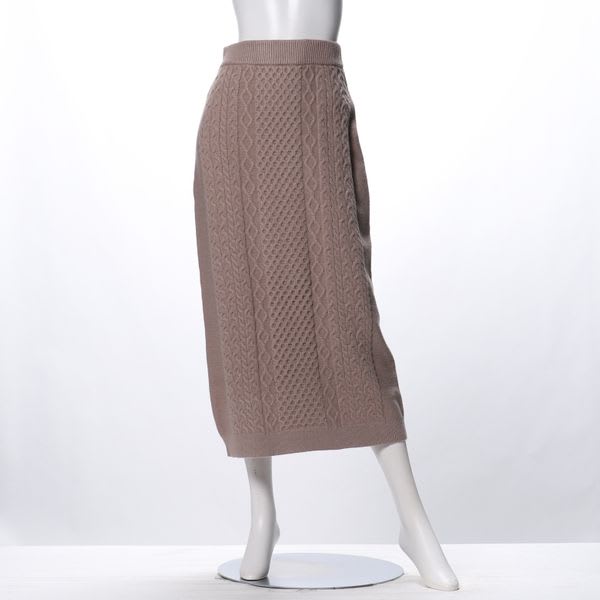 ケーブル編みニットスカート