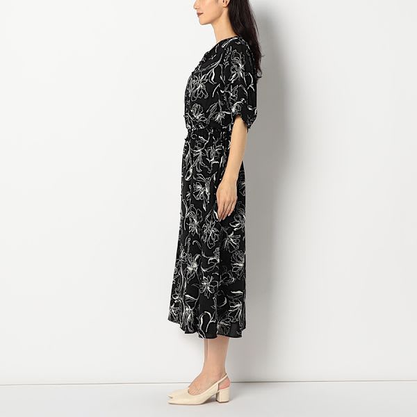 花柄フリルカラーワンピース