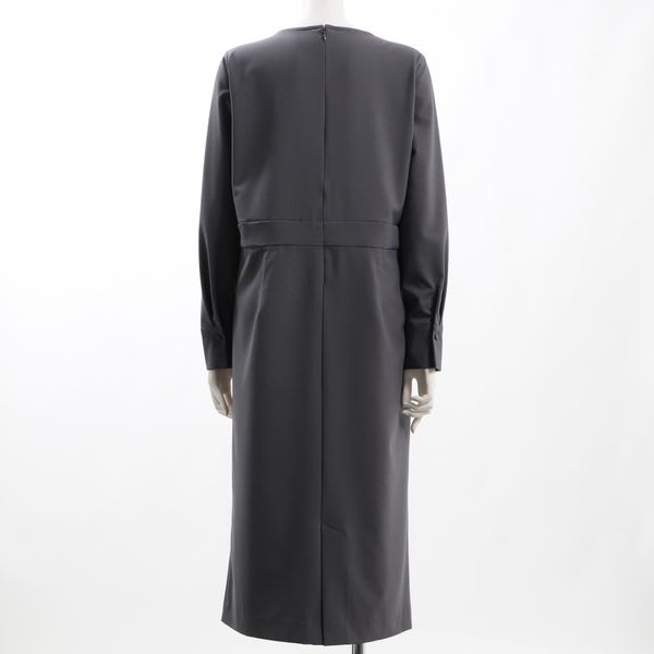 ビジュー付きバックボタンブラウス