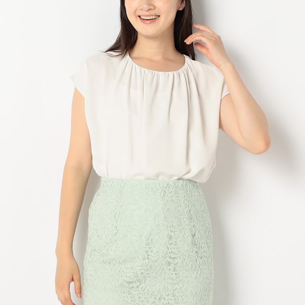 ギャザーネックブラウス