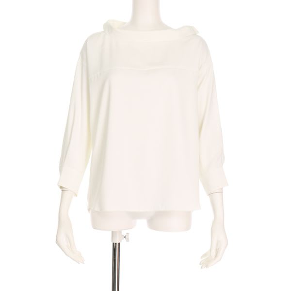 ロールネックボタンブラウス