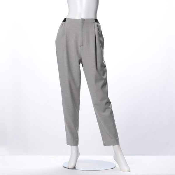 タック入りテーパードパンツ