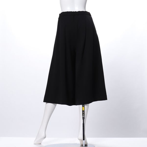 タック入りフレアパンツ