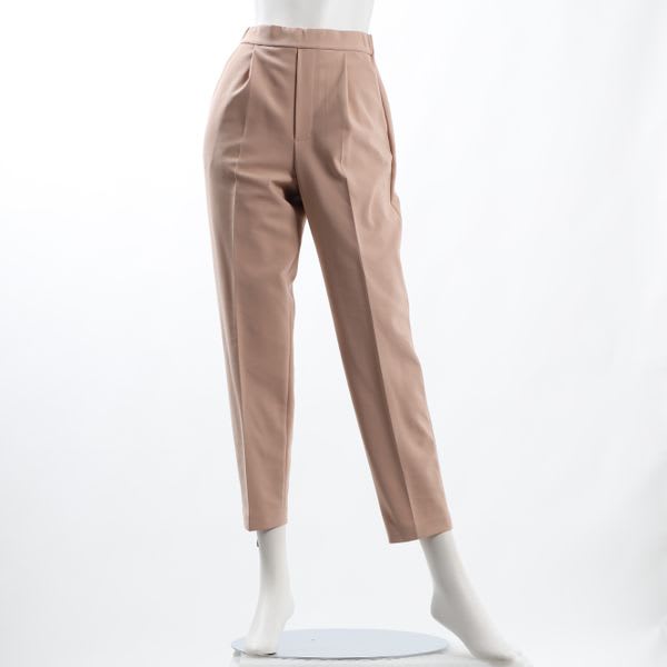 タック入りテーパードパンツ