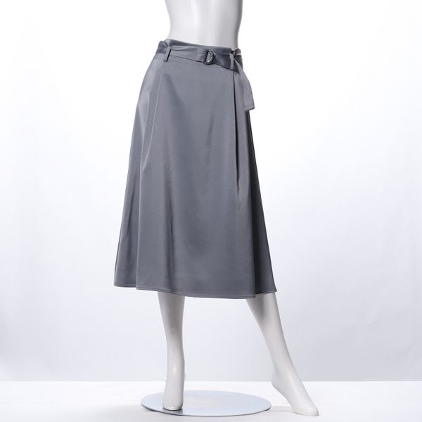 パウダーピーチサテンフレアスカート